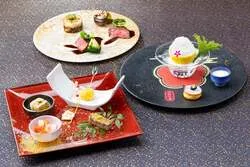 「和服姿のミッキーが船やフロートでご挨拶！花火も彩る東京ディズニーリゾートのお正月」の写真