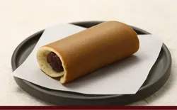 「かにぱんそっくりのバッグや餃子みたいなパイ！三立製菓初の常設店が浜松駅にオープン」の写真