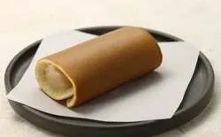 「かにぱんそっくりのバッグや餃子みたいなパイ！三立製菓初の常設店が浜松駅にオープン」の写真