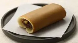 「かにぱんそっくりのバッグや餃子みたいなパイ！三立製菓初の常設店が浜松駅にオープン」の写真