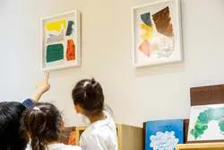 「絵の具で約4mのはらぺこあおむし作り！0歳から予約不要で参加　PLAY! PARK ERIC CARLE」の写真
