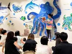 「絵の具で約4mのはらぺこあおむし作り！0歳から予約不要で参加　PLAY! PARK ERIC CARLE」の写真