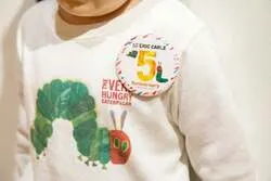 「絵の具で約4mのはらぺこあおむし作り！0歳から予約不要で参加　PLAY! PARK ERIC CARLE」の写真