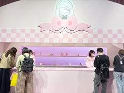 「自分だけのBGMやシュシュも「Hello Kitty’s Lounge」体験エリアを徹底レポ【動画付】」の写真