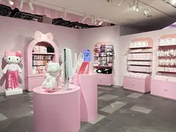 「自分だけのBGMやシュシュも「Hello Kitty’s Lounge」体験エリアを徹底レポ【動画付】」の写真