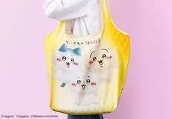 「「ちいかわ×東京ばな奈」のバナナプリンケーキ！限定トートセットも　沖縄県に初上陸」の写真