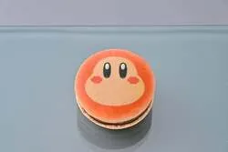 ワドルディのマカロン（ショコラ）  価格：918円(税込)