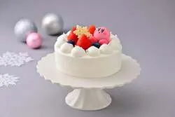 「チョコのカービィを自分でトッピング！カービィカフェ PETIT初のホールケーキが登場」の写真