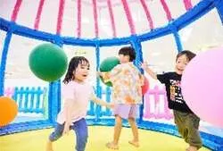 「平日900円で丸1日遊び放題！のびっこジャンボ石和店が山梨・イオン石和店にオープン」の写真