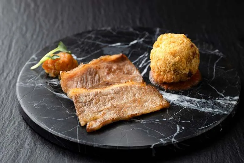 鹿肉入りコロッケと黒毛和牛の焼肉（ディナー限定）