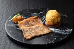 鹿肉入りコロッケと黒毛和牛の焼肉（ディナー限定）
