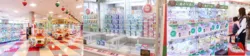 「10円から遊べる「クレーン横丁 極」三重初出店！洗剤やトイレットペーパーもとれる」の写真