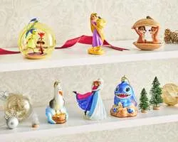 「ミッキー＆フレンズと迎える冬！レトロかわいいXmas新作がディズニーストアに登場」の写真