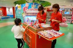 「日本初の遊べる玩具店「ハムリーズ横浜」商品＆遊び場＆魅力網羅」の写真