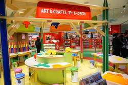 「日本初の遊べる玩具店「ハムリーズ横浜」商品＆遊び場＆魅力網羅」の写真