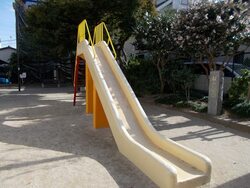 「杉並区の公園まとめ【写真付】　遊具・設備・トイレも一挙紹介」の写真