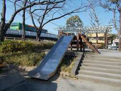 「江戸川区の公園まとめ【写真付】　遊具・設備・トイレも一挙紹介」の写真