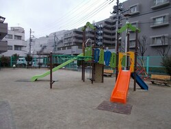 「墨田区の公園まとめ【写真付】　遊具・設備・トイレも一挙紹介」の写真