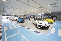 「お台場の「クルマのテーマパーク」に新車両登場　親子で楽しめる」の写真