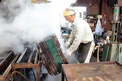 真夏は工場内の温度が40度越えに！