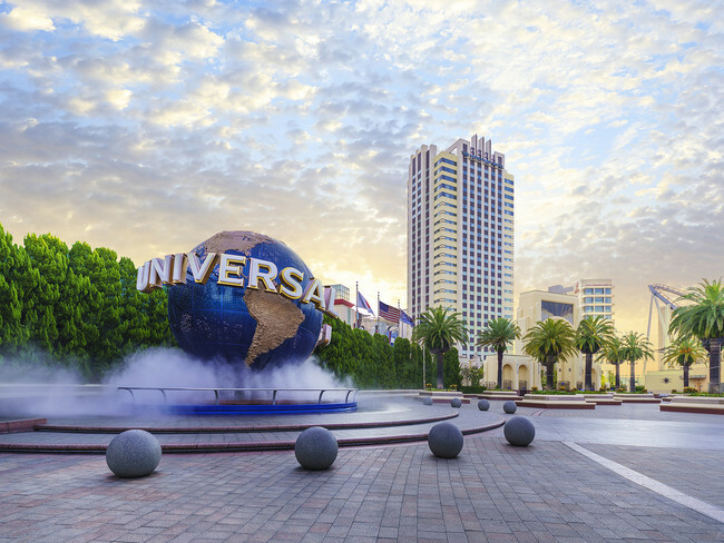 Universal elements and all related indicia TM & （C） 2021 Universal Studios. All rights reserved. CR21-2620
