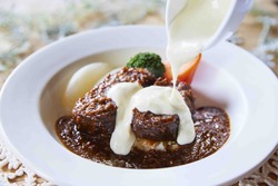 牛もも肉のビーフシチュー オランダチーズ添え（場所：ロード・レーウ）