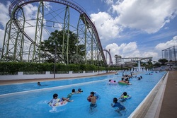 「【2024】関東のウォータースライダーがおすすめのプール11選　大人も夢中」の写真