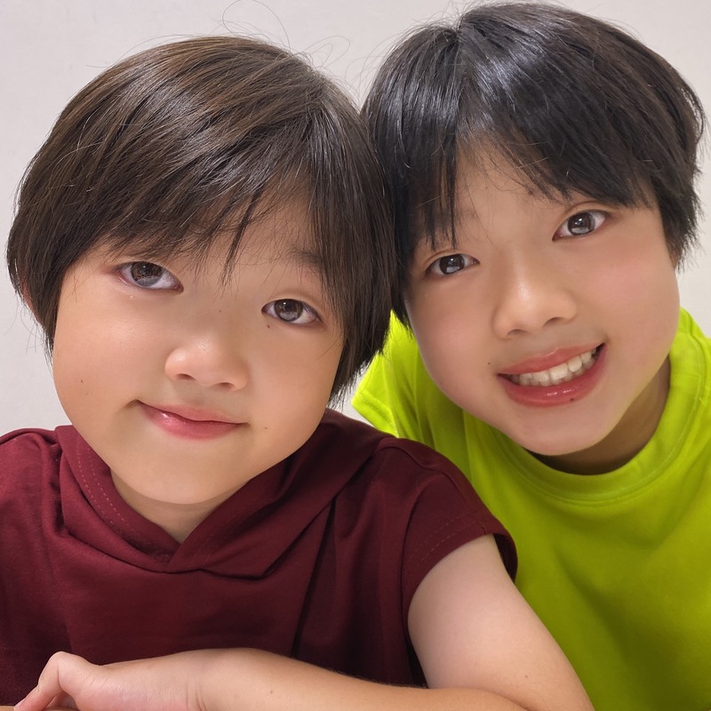 「ロボットチャンネル」たけるくん(左)＆わたるくん(右)