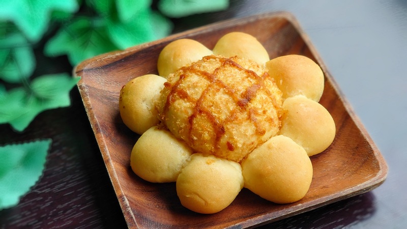 ひまわりパン（250円）