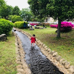 「【2024】神奈川県のおすすめじゃぶじゃぶ池・噴水広場13選　穴場や無料も」の写真