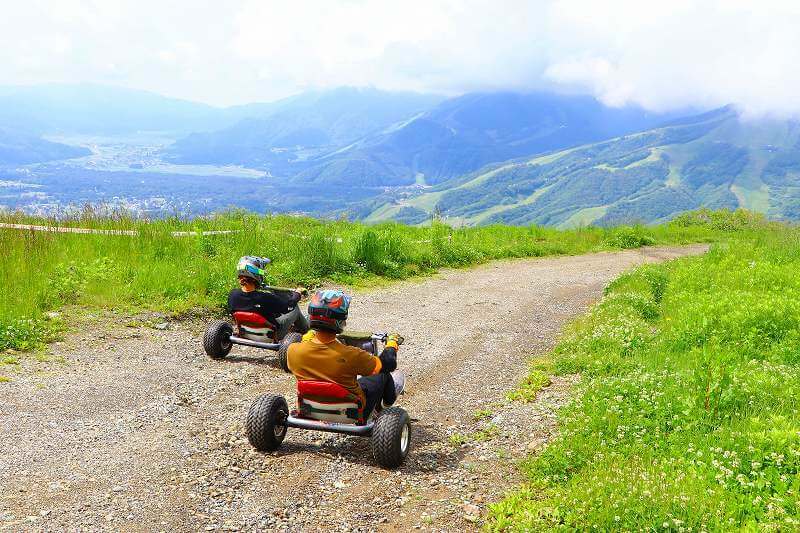白馬村の日本初「マウンテンカート」で爽快＆絶景 手ぶらBBQも | いこ