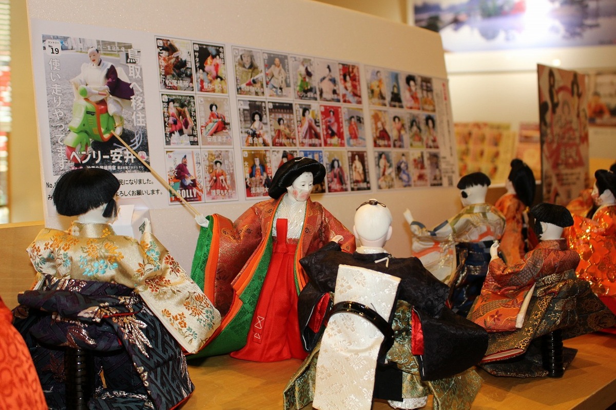 雛人形の意外な日常を再現!? 新橋で「福よせ雛」が都内初展示！ | いこ