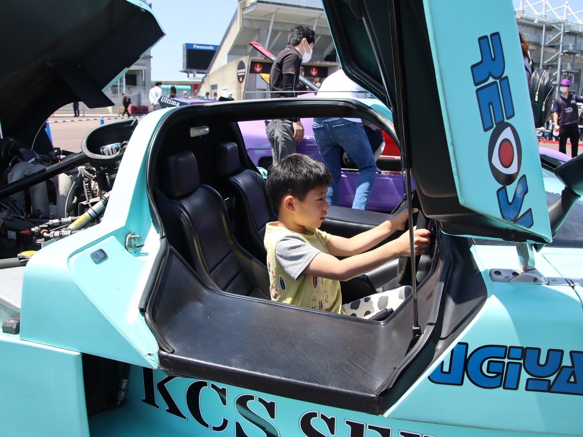 【ご当地キティ】サーキット限定　レーシングカー　グリーン 京商 ミニカー | 京商1/18ミニカー フル開閉可能 フェラーリ250GTO