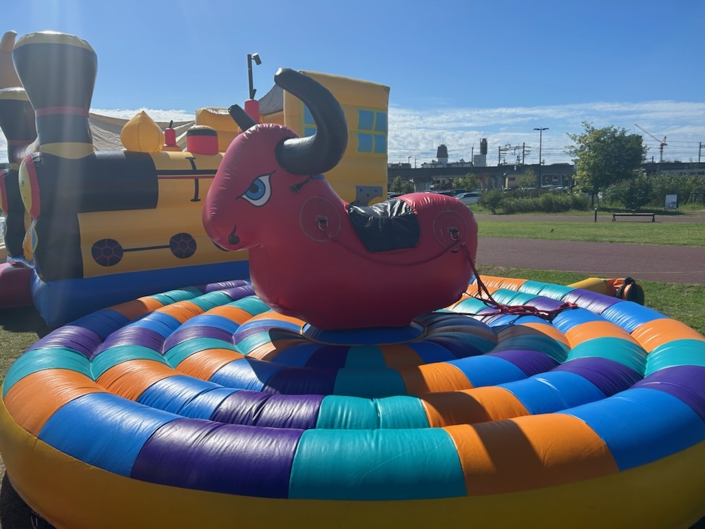 万博記念公園にエア遊具が大集合「ふわふわパーク」開催！ 動物