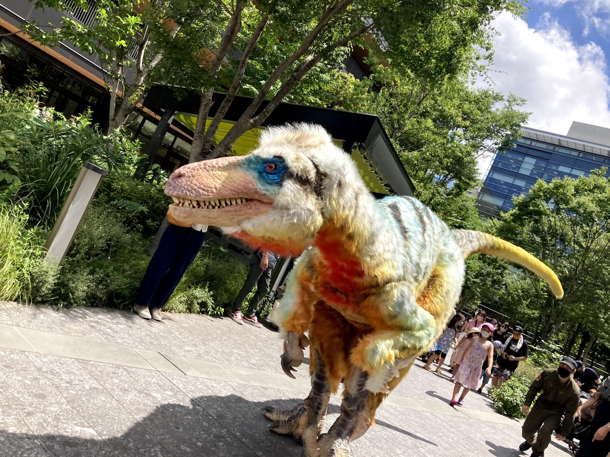 立川市の複合施設にユタラプトルが出現！ 夏休み特別企画「恐竜