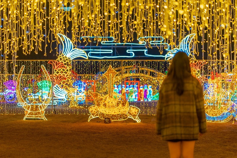 没入体験型イルミ「大阪城イルミナージュ」が開催 家族で戦国時代に