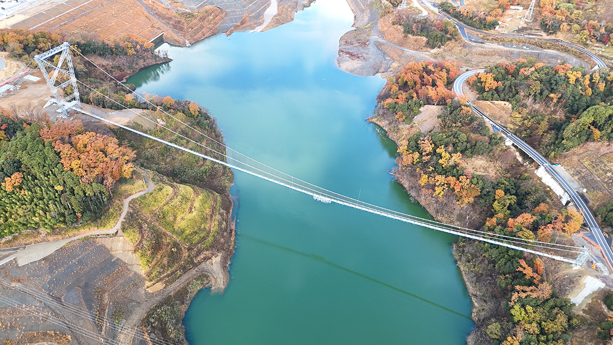 大阪・茨木の絶景つり橋「GRAVITATE OSAKA」が2025年3月オープン