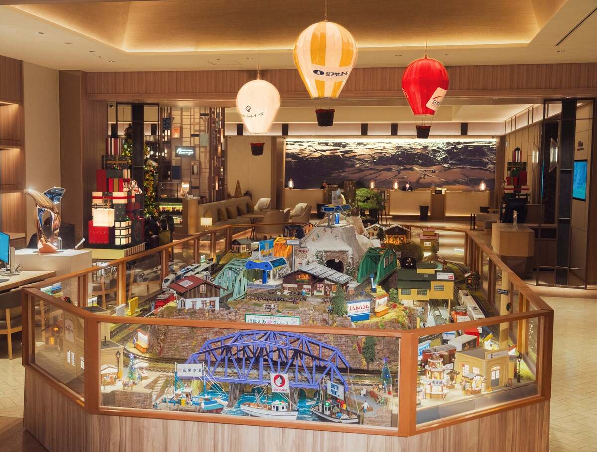 ヒルトン広島で全長11mの巨大ジオラマが登場！ 「クリスマス・トレイン