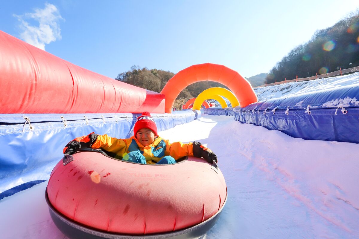 高速直結で雪道も安心！佐久スキーガーデン パラダでお菓子まき 室内
