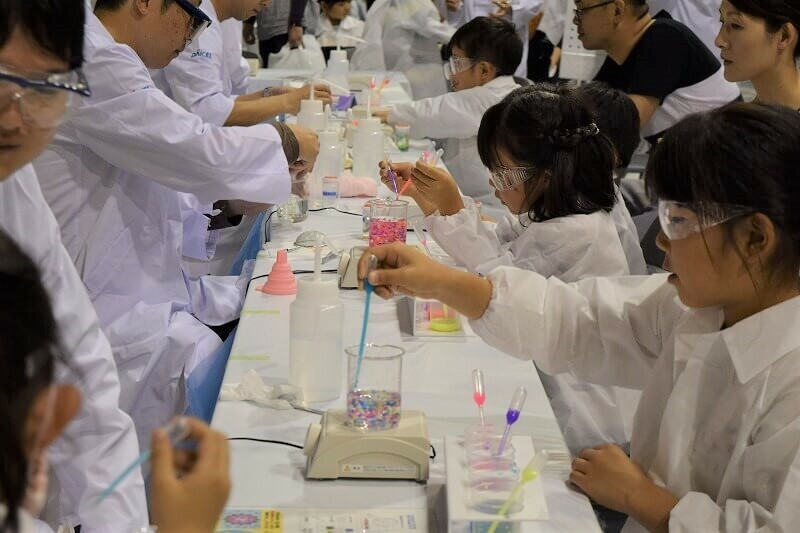 参加無料 日本最大級 不思議な実験 体験満載の科学イベント いこレポ