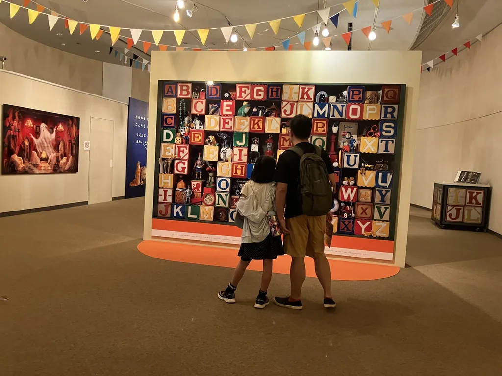 あの『ミッケ！』が幅3mに巨大化！絵本に吸い込まれる没入体験が愛知