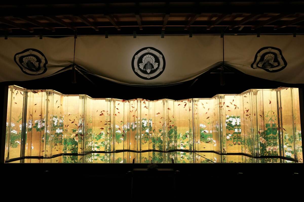 子供無料！高さ2mの屏風水槽に金魚が泳ぐ銀座アートアクアリウムに今夏