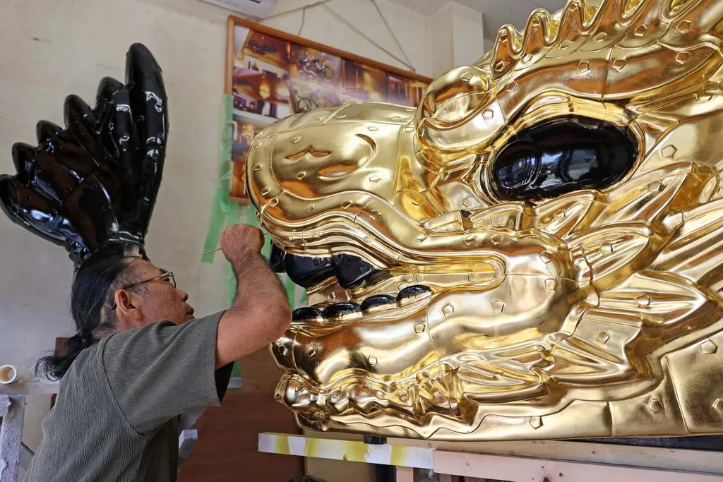 金箔1800枚！セントレアに実物大の金のしゃちほこ登場 レゴの新フォト