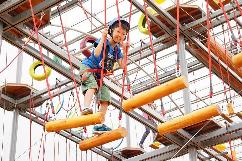 兵庫・峰山高原に「巨大ジャングルジム」登場！ アスレチックも | いこ