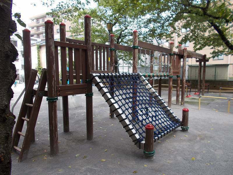 荒川区の公園まとめ 写真付 遊具 設備 トイレも一挙紹介 いこレポ